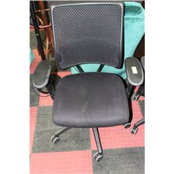 BLACK MULTI-ADJUSTMENT MESH PADDED SEAT
