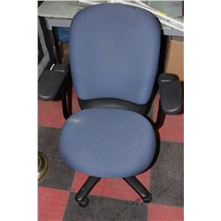BLACK & BLUE FABRIC OFFICE CHAIR W/ LUMBAR SUPPORT