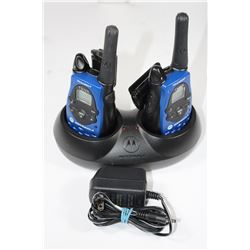 SET OF MOTOROLA TALK ABOUT T5725 WALKIE TALKIES