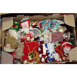 FLAT OF ASSORTED CHRISTMAS DOLLS & FIGURINES