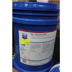 5 GALLON PAIL OF CHEVRON DELO 400 LE SAE 10W30