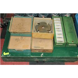 LARGE WOODEN BOX OF ASSORTED PLANER DISCS
