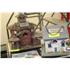 Image 1 : 2 WOODEN BIRD HOUSES