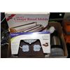Image 1 : BOX OF ASSORTED KITCHEN GADGETS
