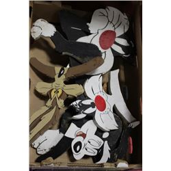 FLAT OF CARTOON CHARACTER YARD ORNAMENTS