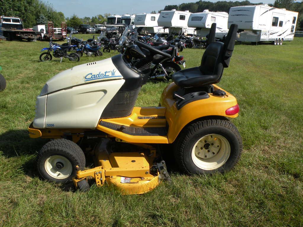 Cub Cadet 3206 mower SN1K099G20081