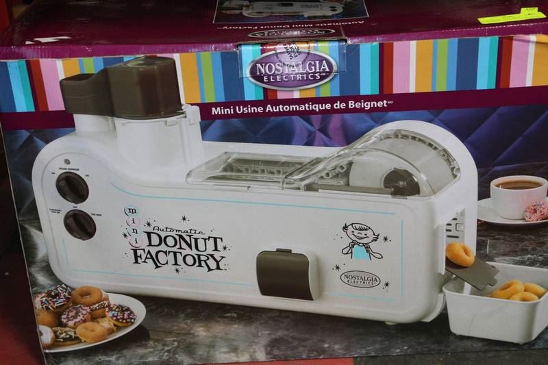 NOSTALGIA ELECTRICS AUTOMATIC MINI DONUT FACTORY