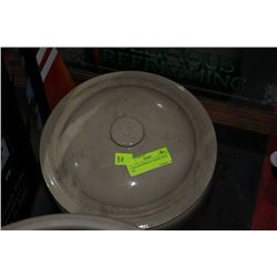 3 GALLON MEDALTA CROCK WITH LID