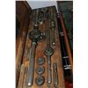 Image 1 : VINTAGE TAP AND DIE SET