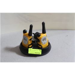 MOTOROLA TWO WAY RADIO PAIR WITH DOCK AND CHARGER