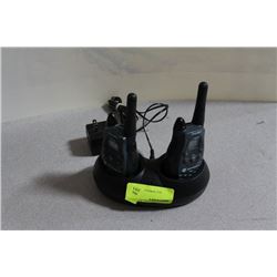 MOTOROLA TWO WAY RADIO PAIR WITH DOCK AND CHARGER