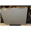 Image 1 : FOLDING TABLE