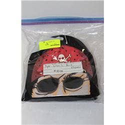 PACK OF 3 GLOW IN THE DARK TOQUES ( AS THEY COME )