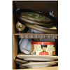 Image 1 : BOX OF MISC DISHWARE AND DECORATIVE PIECES