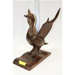 WOODEN CARVED DUCK