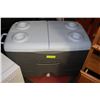 Image 1 : RUBBERMAID COOLER ON WHEELS