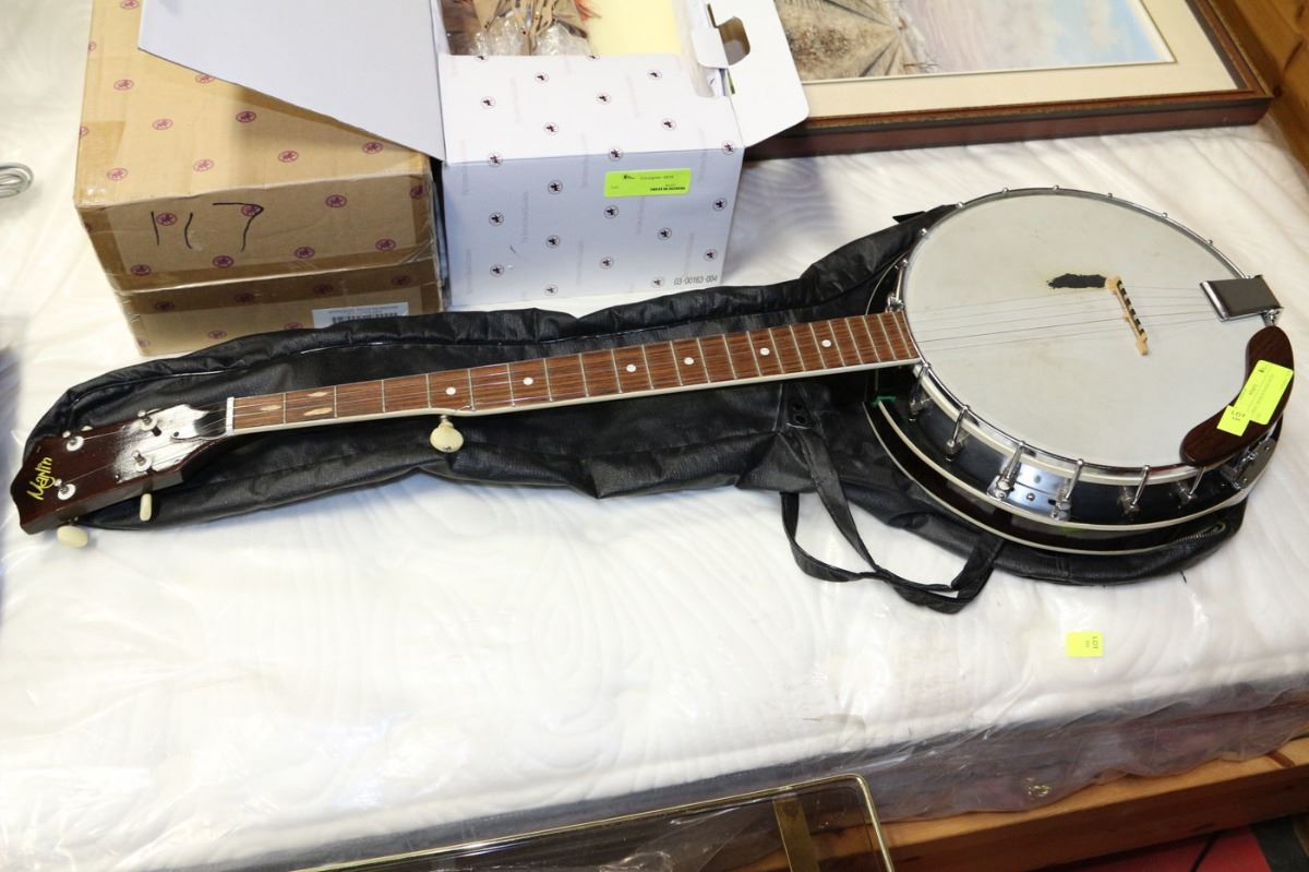 Marlin String 5-STRING MARLIN BANJO WITH CASE