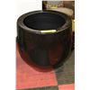 Image 1 : BLACK CERAMIC POT