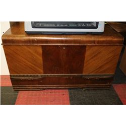 VINTAGE WOODEN TRUNK