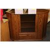 Image 1 : SOLID OAK CORNER ENTERTAINMENT CABINET