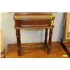 Image 1 : ESTATE VINTAGE END TABLE W DRAWER
