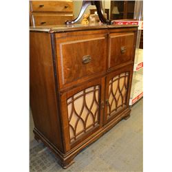 VINTAGE WOODEN RECORD PLAYER/ SPEAKER SYSTEM