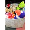 Image 1 : LARGE BROWN STORAGE BOX WITH STUFFED ANIMALS