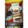Image 1 : BOX W/ VINTAGE ITEMS