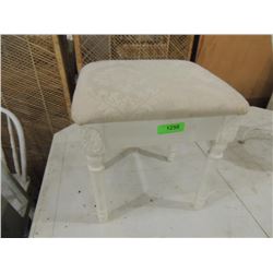 VINTAGE SHABBY CHIC FOOT STOOL