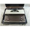 Image 2 : ROYAL ACADEMY VINTAGE TYPEWRITER