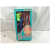 Image 1 : LIMITED EDITION VANNA WHITE DOLL
