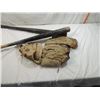 Image 2 : LOT 5 ASSORTED BASEBALL BATS & BASEBALL CLOVES