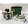 Image 2 : THE SWINGER POLAROID CAMERA