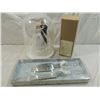 Image 2 : LOT 3 WEDDING ITEMS, TOPPER, CANDLE, CAKE SET