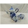 Image 1 : LOT 3 BLUE & WHITE FLORAL TEA POT & TEA CUPS
