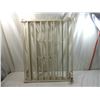 Image 2 : CARLSON METAL SAFETY GATE WITH DOOR AND PET DOOR