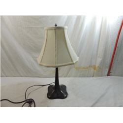 VINTAGE METAL TABLE LAMP