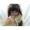 Image 2 : HILLS ANTIQUES COLLECTIBLE DOLL