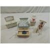 Image 2 : LOT 6 VINTAGE WOODEN DOLLHOUSE FURNITURE