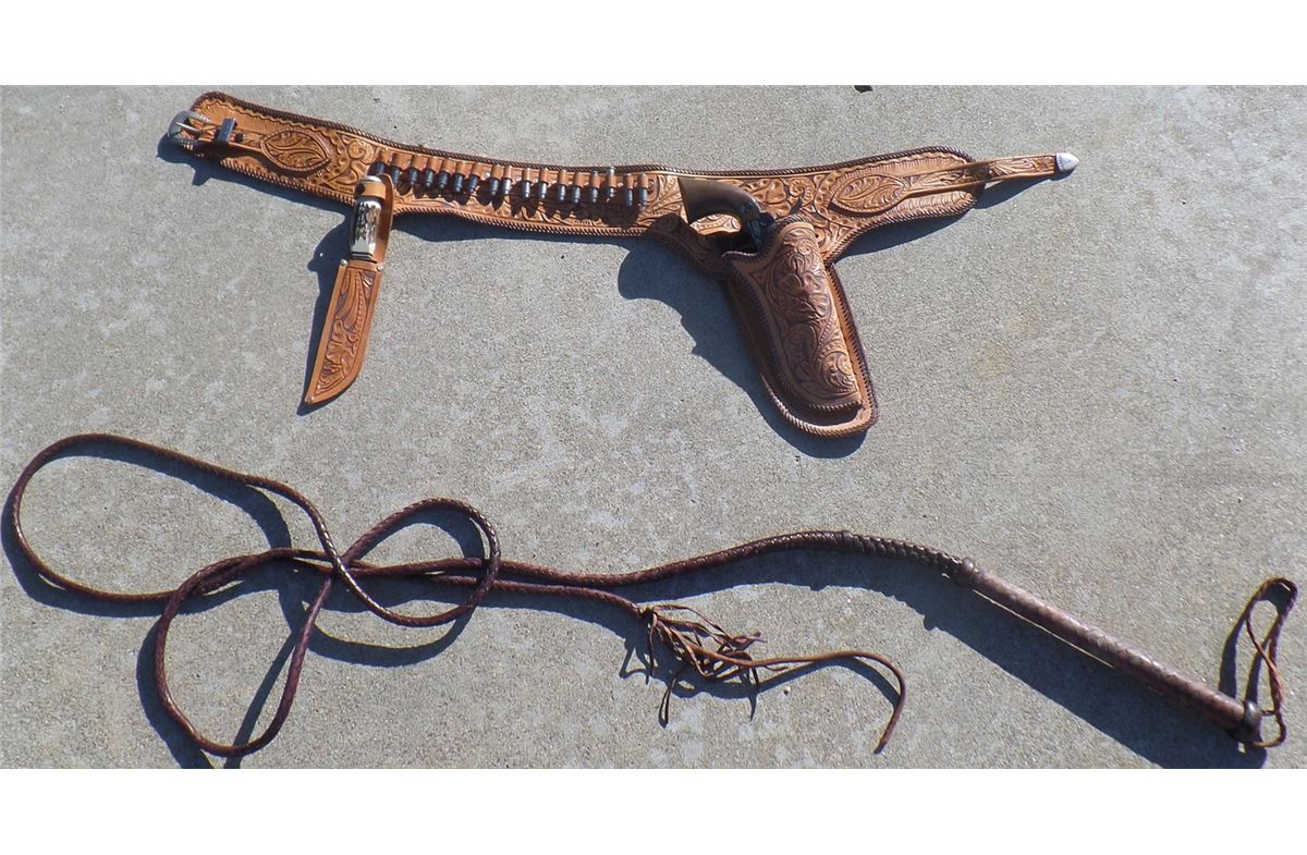 Western Belt, Knife, Gun & Whip Rig