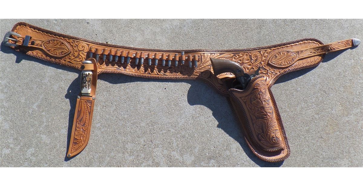 Western Belt, Knife, Gun & Whip Rig