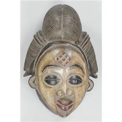Noi maszk Gabon, punu (?) 20. sz., festett, faragott fa