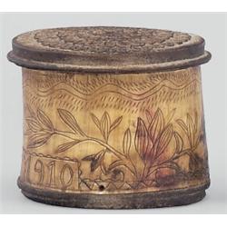 Sótartó Somogy, 1910, karcolt szaru, fa fedéllel