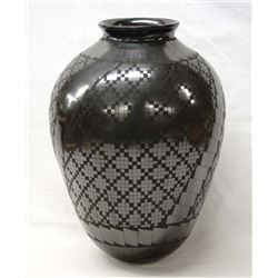 Mata Ortiz Black on Black Eye Dazzler Jar by Soto