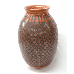 Large Mata Ortiz Eye Dazzler Jar by Luis Ortiz