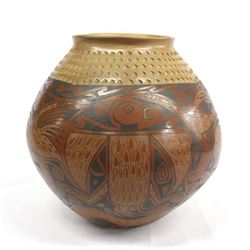 Large Mata Ortiz Jar by Daniel Gonzalez
