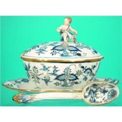 MEISSEN COVERED SAUCE BOAT WITH SPOON - Blue transfer with good highlights, spoon embossed, branc...