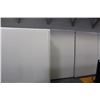 Image 2 : APPROXIMATELY 20 GREY OFFICE PARTITIONS