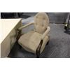 Image 2 : LOT OF 4 TAUPE RECEPTION CHAIRS