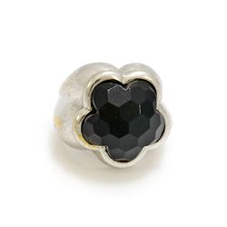 18k Gold Onyx Flower Motif Ring